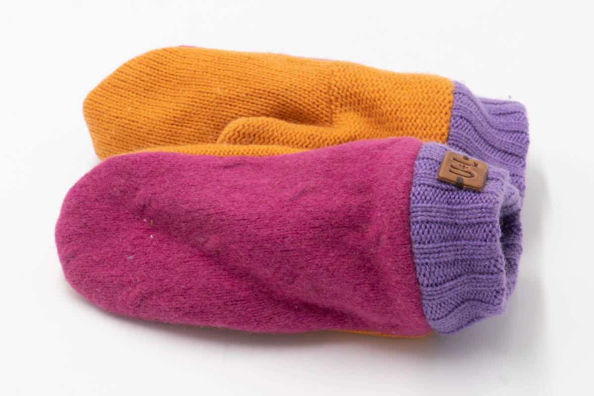 Classic Upcycled Cashmere Mittens m16