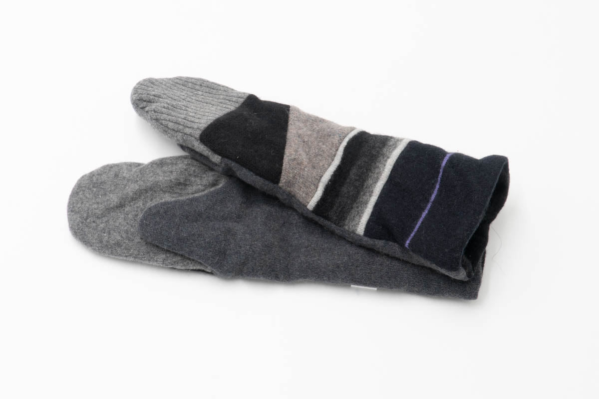 Long Upcycled Cashmere Mittens m38l