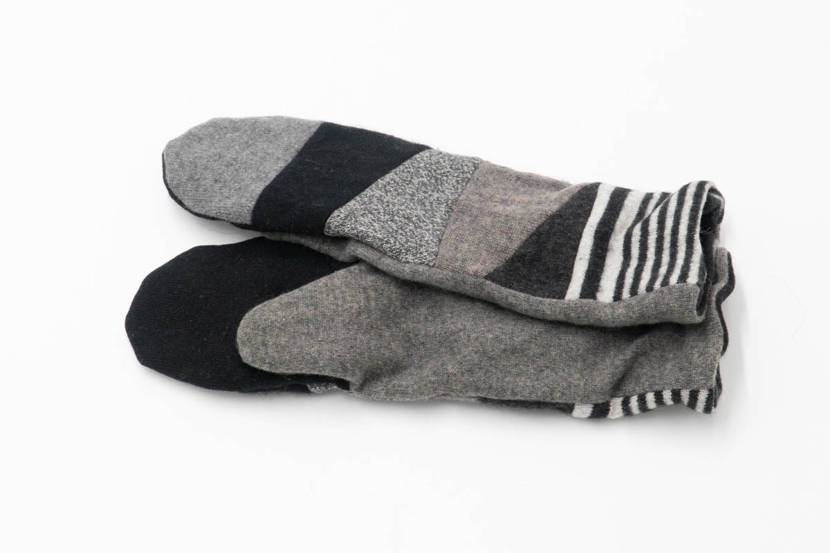 Long Upcycled Cashmere Mittens m41l