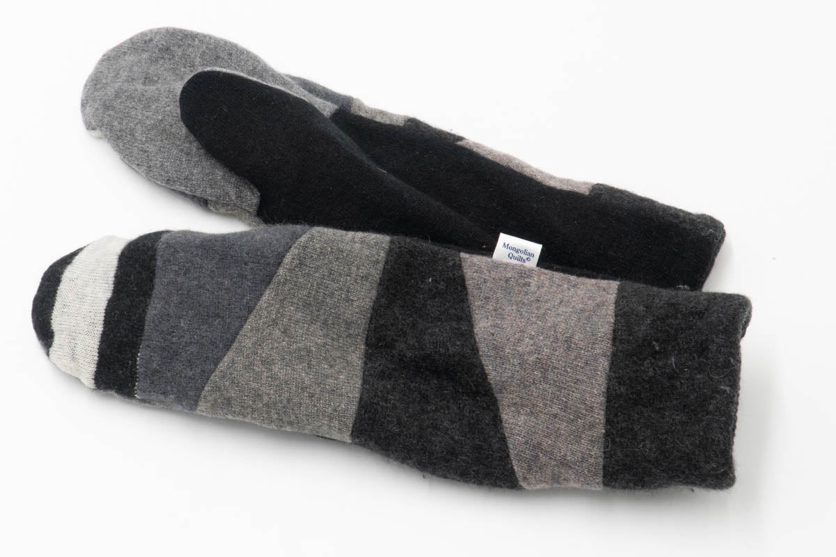 Long Upcycled Cashmere Mittens m46l